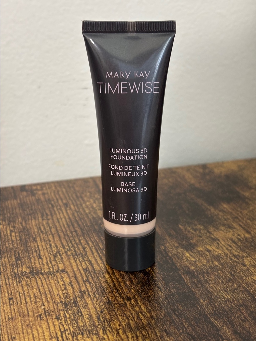 Mary Kay: Timewise Luminous 3D Foundation- Ivory C100